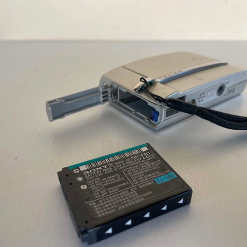 Sony Cyber-Shot DSC-T30 Silver Camera used, non-functional