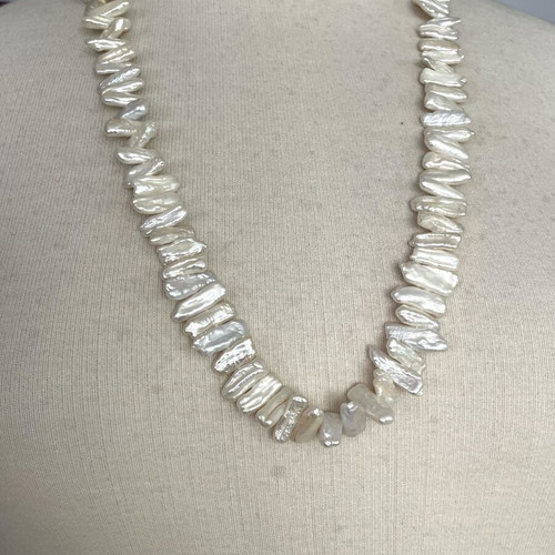 Vintage pearl necklace with elongated cultured white pearls like new