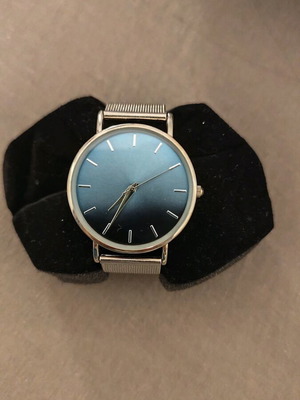 Wristwatch women's like new, blue and silver