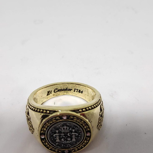El Cazador 1784 ring like new with gold tone and silver details