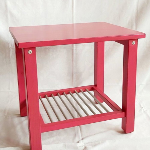 Wooden red-fuchsia table like new, dimensions 50x40x46