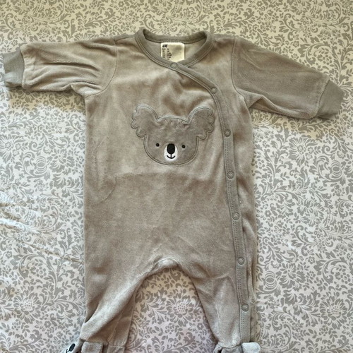 Baby bodysuit 1-2M like new