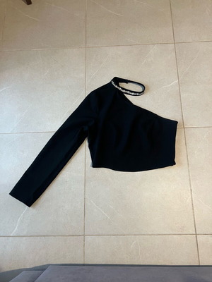 Zara crop top like new, one shoulder with choker and side zipper, black, size M