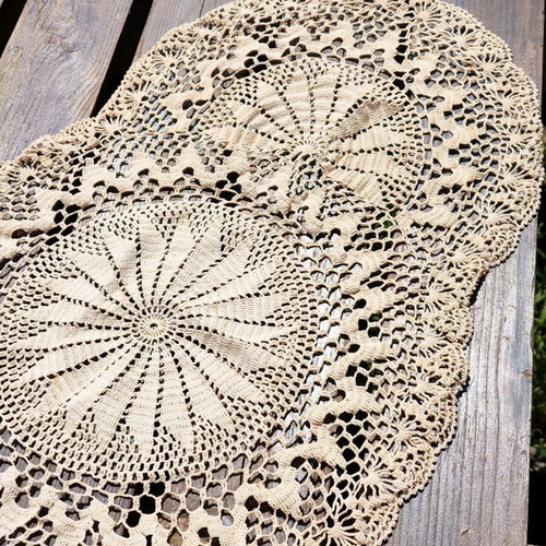 Crochet doily like new, size 70x40 cm