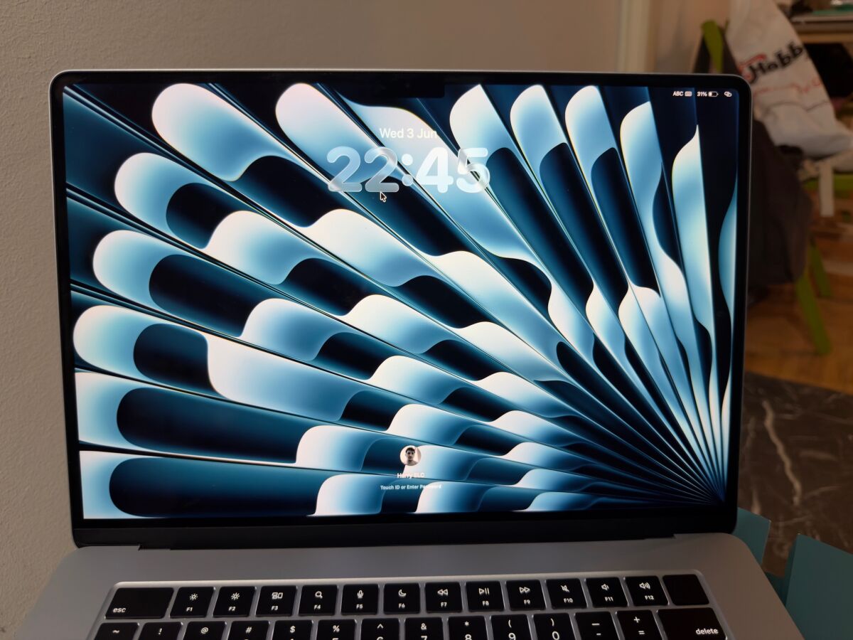 MacBook Air 15.3