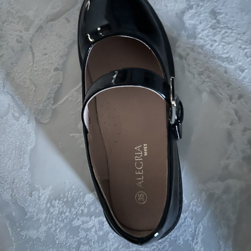 Alegria patent leather shoes for girls size 35 like new, black