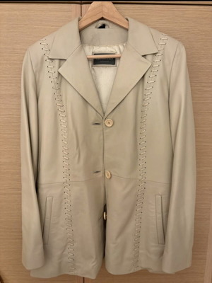 Leather women's jacket Italian beige like new with small surface tear