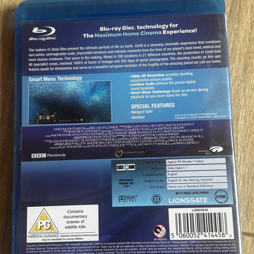 Earth Blu-Ray like new with English subtitles