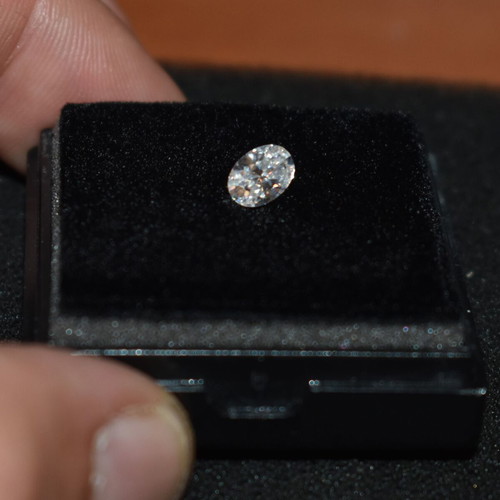 Moissanite 1.00 carat lab certified new