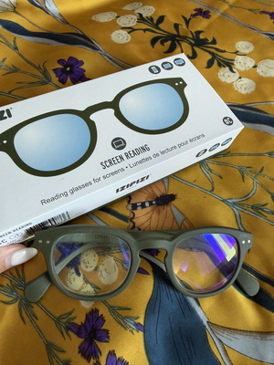 Izipizi Reading Glasses +1 with Blue Light Protection like new