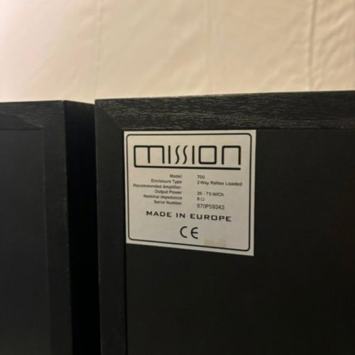 Mission 700 and 70c1 speakers like new with powerful bass
