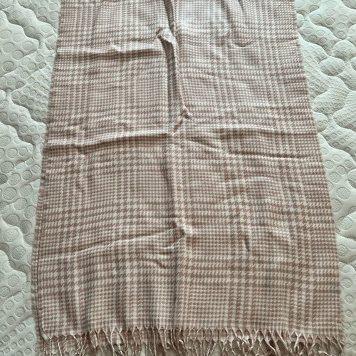 Scarf pink and white like new