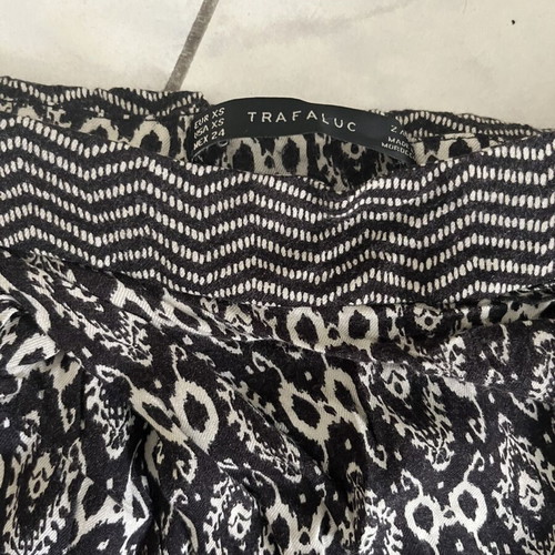 Zara patterned pants with pockets and ankle zippers, black and white