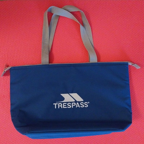 TresPass cooler tote bag like new with insulation and fabric