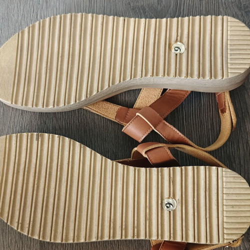 Amelia leather sandals size 39 like new, tan with gold details