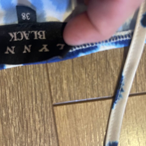 Lynne top blue and white like new