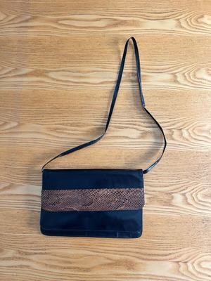 Vintage black python print leather shoulder bag used
