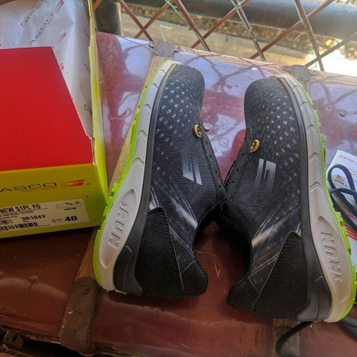 20 € N 40. Brand new, unworn.
