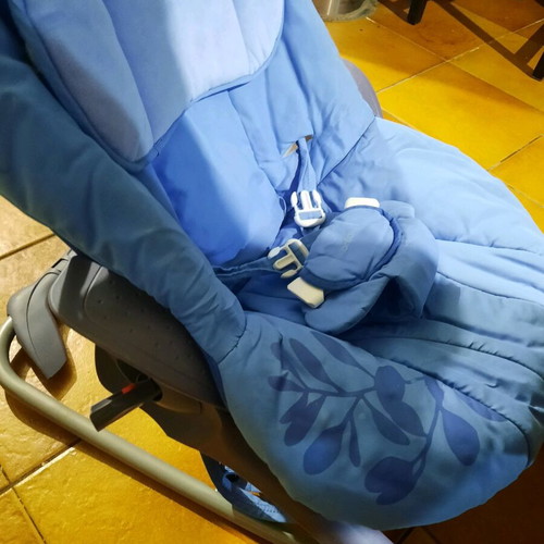 Bébé Confort baby rocker blue with recline and safety belt