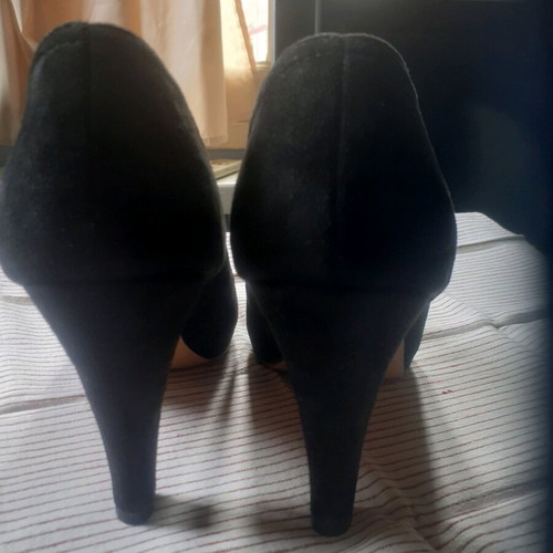 Suede pumps size 40 black eight-centimeter heel like new