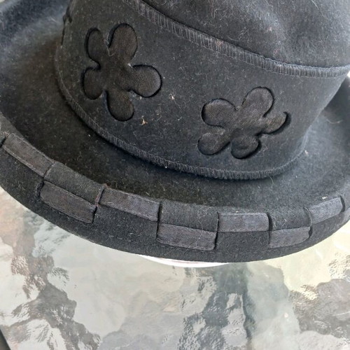 Felt hat 100% wool like new, stylish