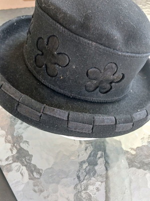 Felt hat 100% wool like new, stylish