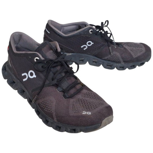 On Running athletic shoes black like new, size 40.5