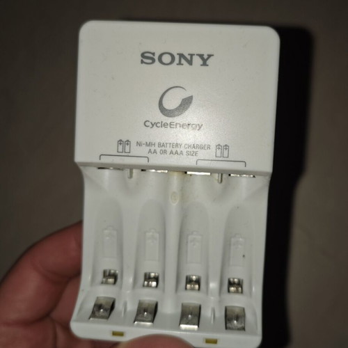 Sony battery charger for AA or AAA batteries used