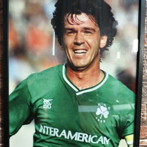 Idol Frames 30x40 cm like new, football and basketball players