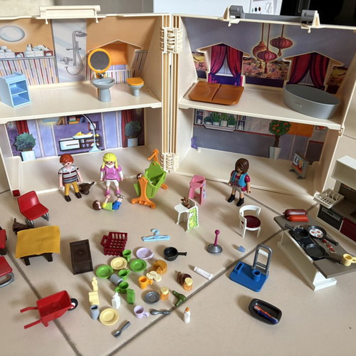 Playmobil modern dollhouse suitcase with furniture