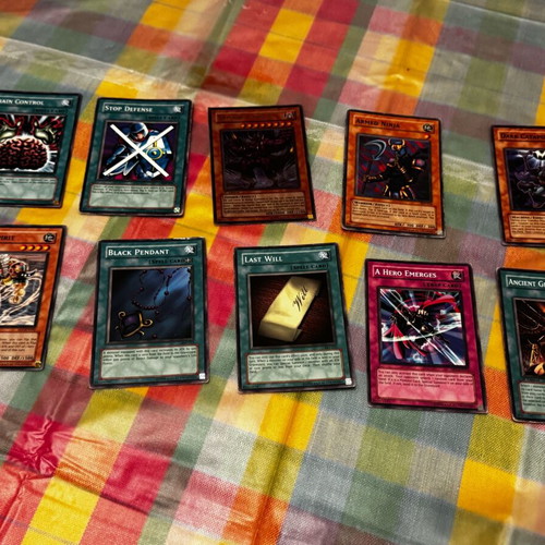 Yu-Gi-Oh cards like new, pack of 10
