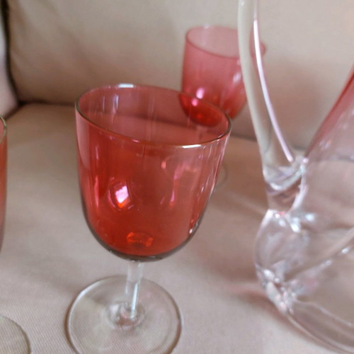 Grantbury crystal pitcher and 7 wine glasses used, dark pink, France