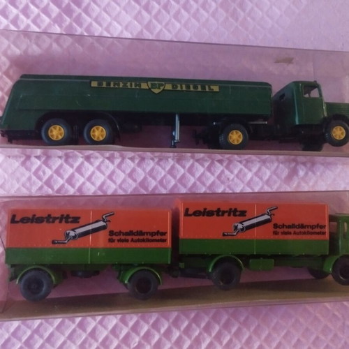 HO scale trucks and heavy vehicles, set of 4