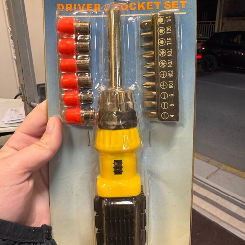 Ratchet screwdriver set with 22 bits and socket new