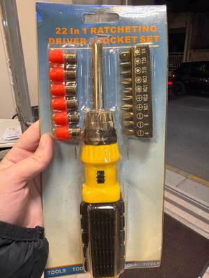 Ratchet screwdriver set with 22 bits and socket new