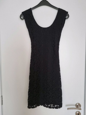 Little black dress lace Shana like new, size XS