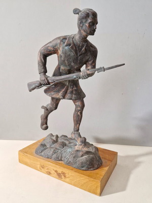 Bronze Evzone 1940 sculpture Pavlopoulos Nikolas like new