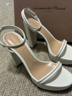 Gianvito Rossi white platform sandals new with block heel