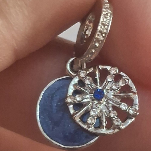 Charm for bracelets dangle with blue background, like new