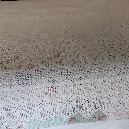 Handmade vintage quilt cotton, new, ecru with crochet pattern