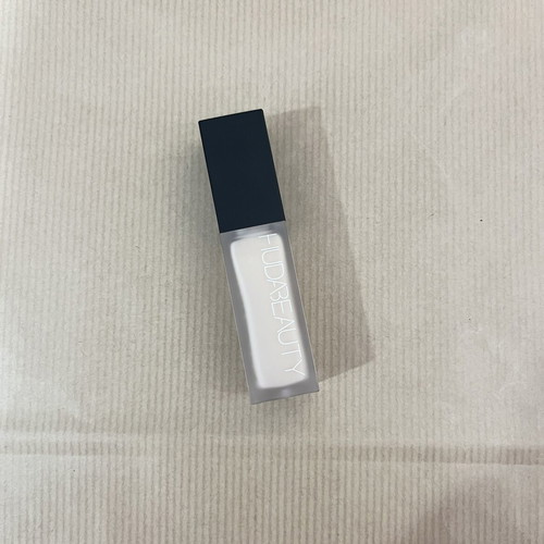 Huda Beauty Luminous Matte Concealer Meringue 2.1N New Full Size