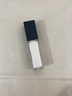 Huda Beauty Luminous Matte Concealer Meringue 2.1N New Full Size