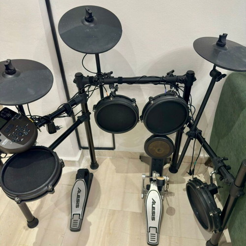 Alesis Nitro Mesh Kit electronic drums like new with Granite stool and special sticks