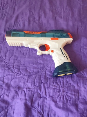 Electric water gun