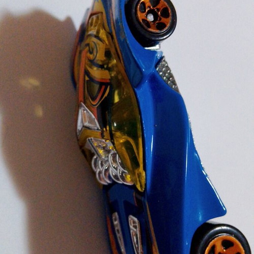 Hot Wheels Swoopy Do 2003 blue with flames, like new