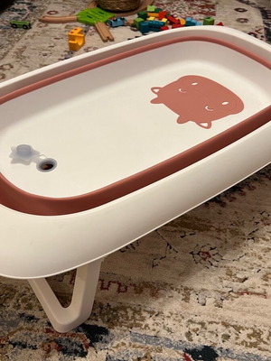 Folding baby bathtub like new