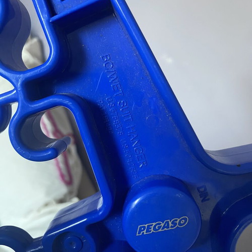 Pegaso ergonomic diving gear hanger like new, blue, foldable