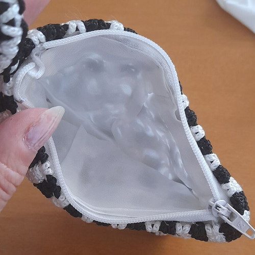 Handmade small coin wallet 15 cm new, black and white