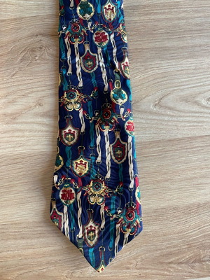 Tie in like new condition