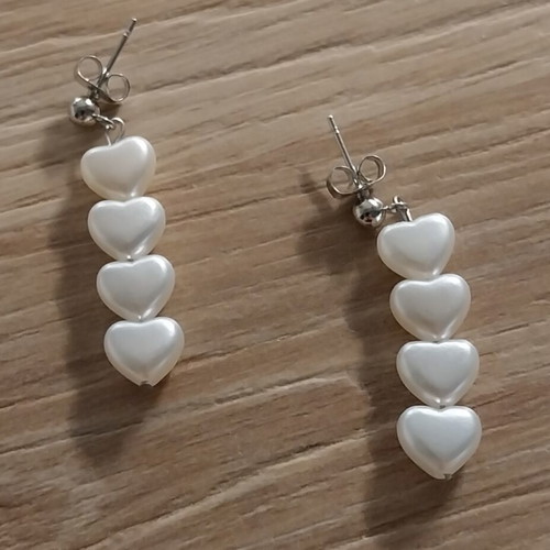 Earrings with heart-shaped stones like new, white